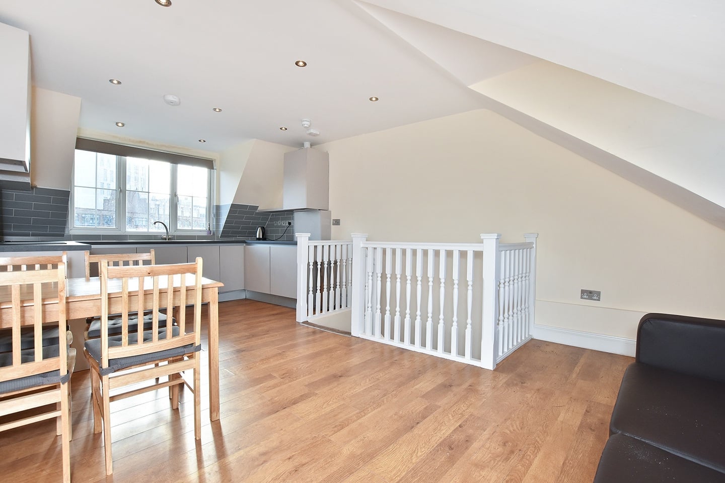 2 Bed Flat, Caledonian Road, N1 photo 4