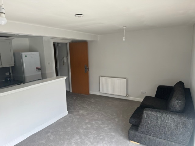 2 Bed Flat, Maryhill Road, G20 photo 2