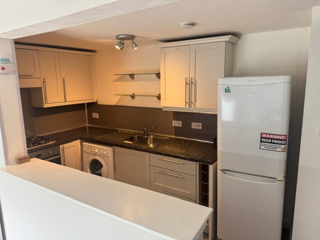 2 Bed Flat, Maryhill Road, G20 photo 4