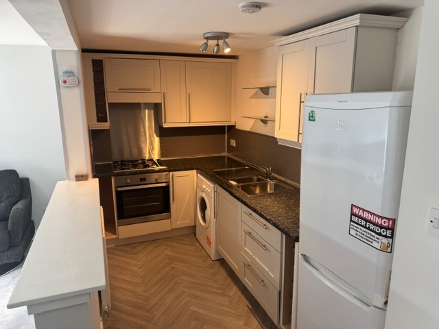 2 Bed Flat, Maryhill Road, G20 photo 5