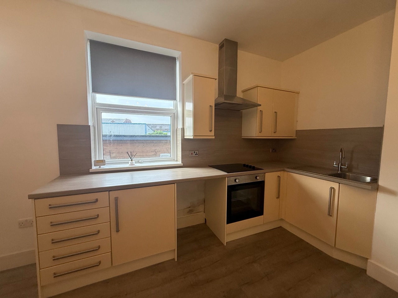 2 Bed Terraced House, Horsfall St, LS27 photo 3