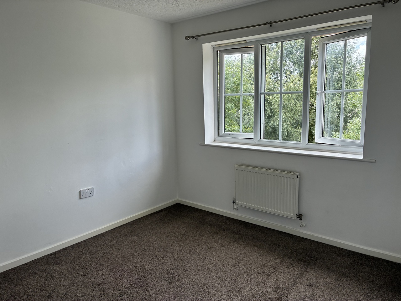 3 Bed Detached House, Newcroft Drive, M9 photo 4