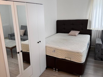 Studio Flat, Station Road, E4