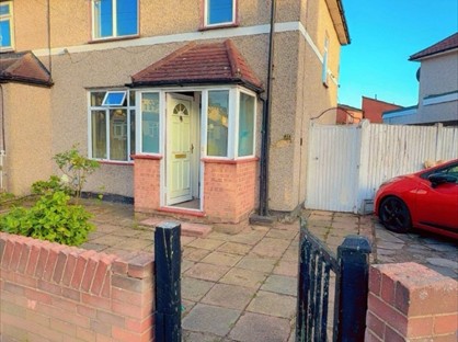 3 Bed Semi-Detached House, Fanshawe Crescent, RM9