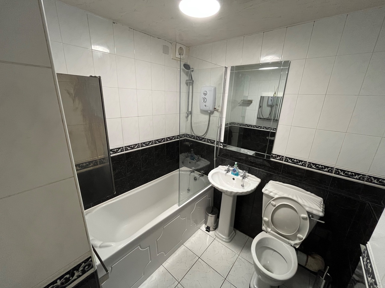 2 Bed Flat, Ladywood, B16 photo 4