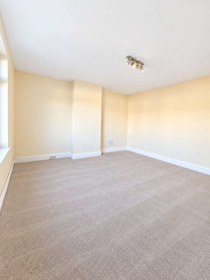 1 Bed Flat, Holbrook Lane, CV6 photo 5