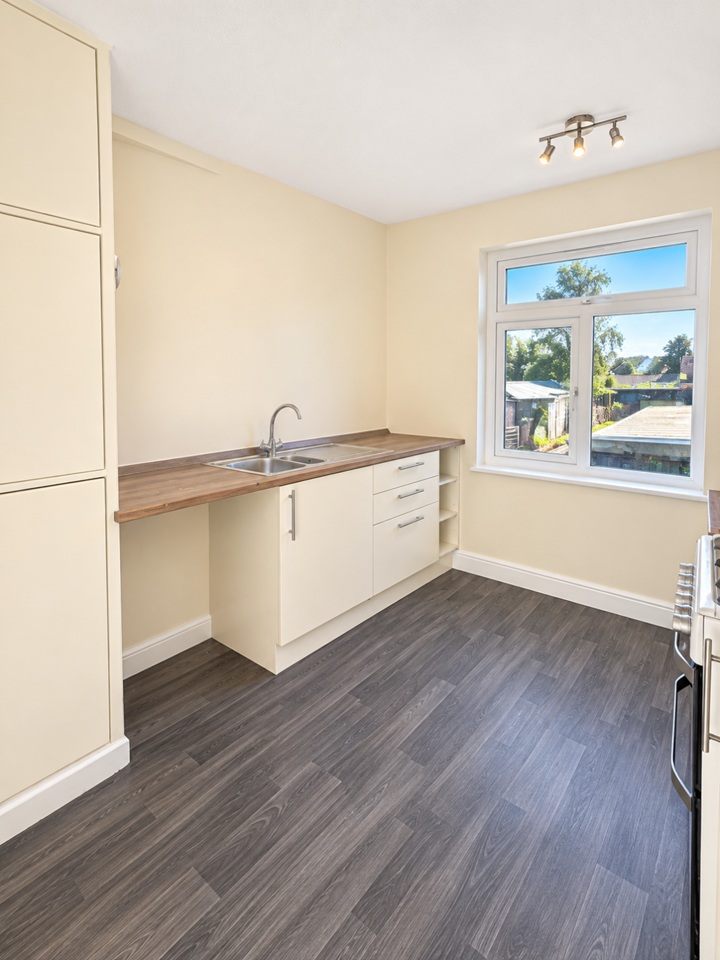 1 Bed Flat, Holbrook Lane, CV6 photo 2