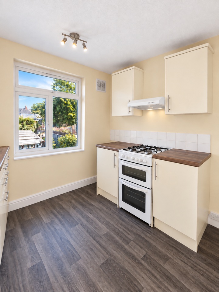 1 Bed Flat, Holbrook Lane, CV6 photo 4