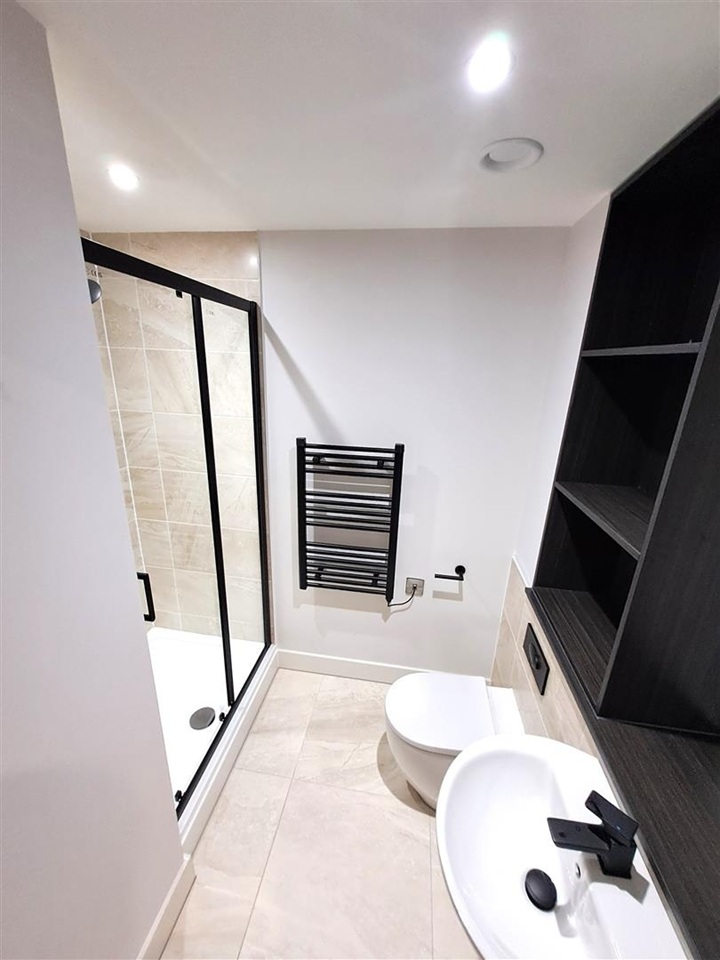 1 Bed Flat, Triskelion Way, L3 photo 4