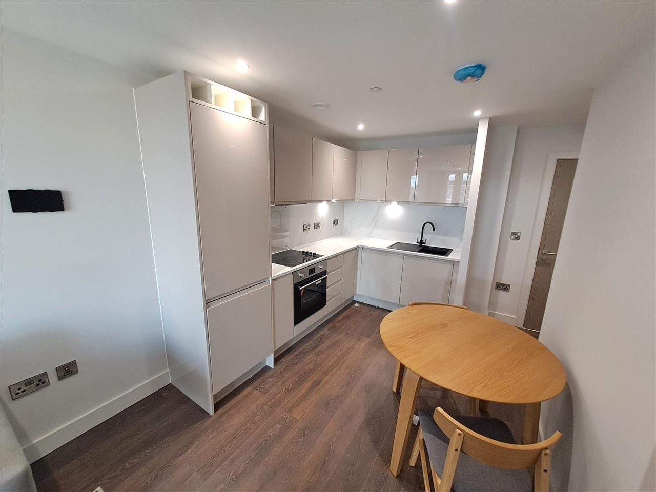 1 Bed Flat, Triskelion Way, L3 photo 3