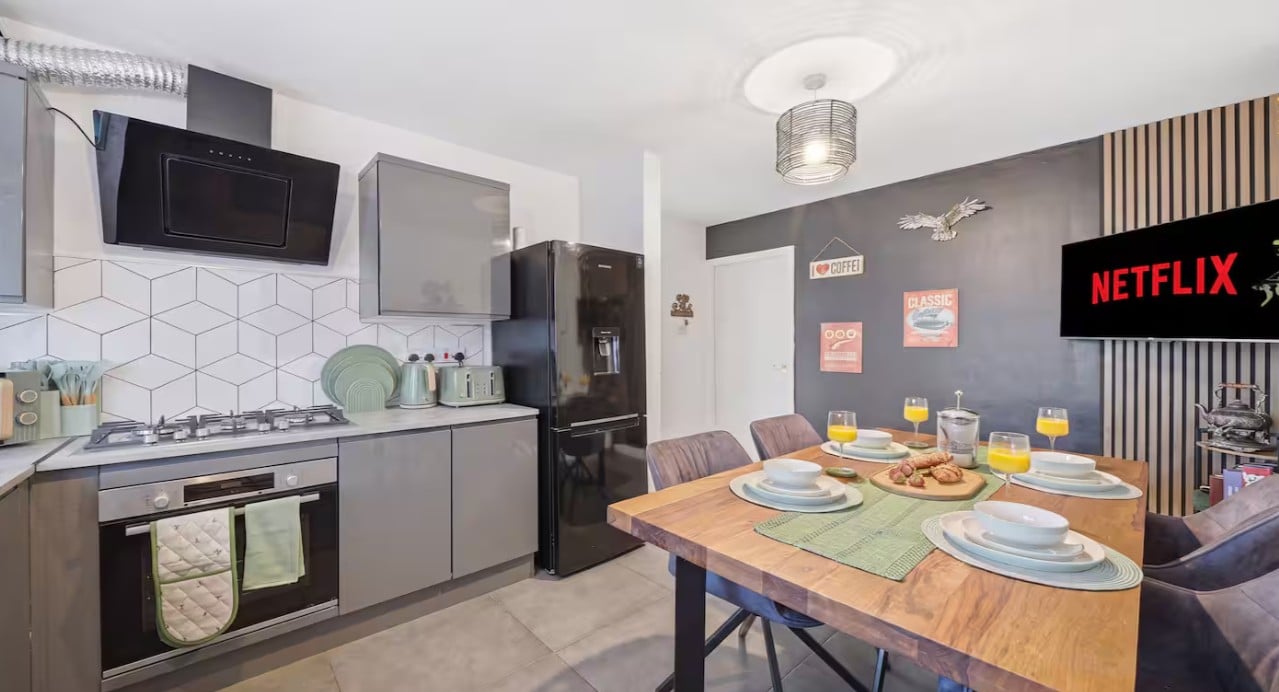 2 Bed Flat, Ednaston Road, NG7 photo 2