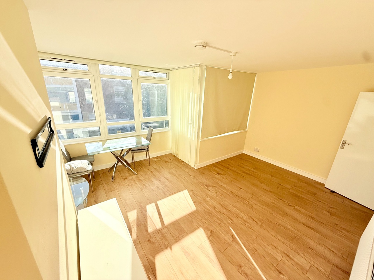 3 Bed Flat, St James's Crescent, SW9