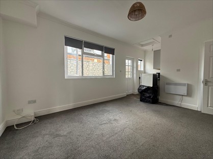 Studio Flat, Downham Way, BR1