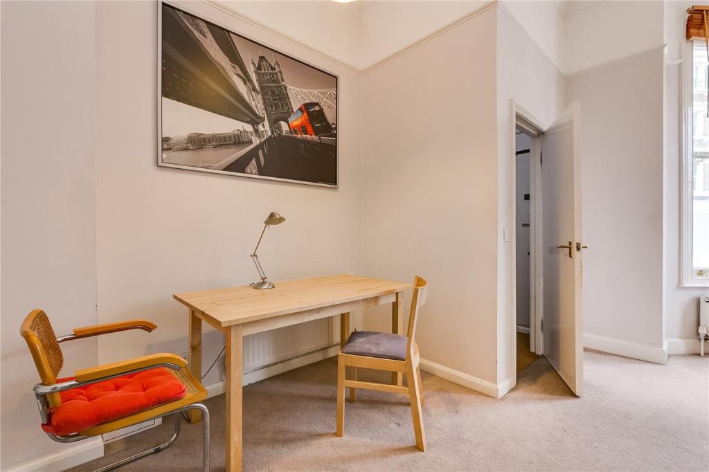 2 Bed Flat, Lakeside Road, W14 photo 3