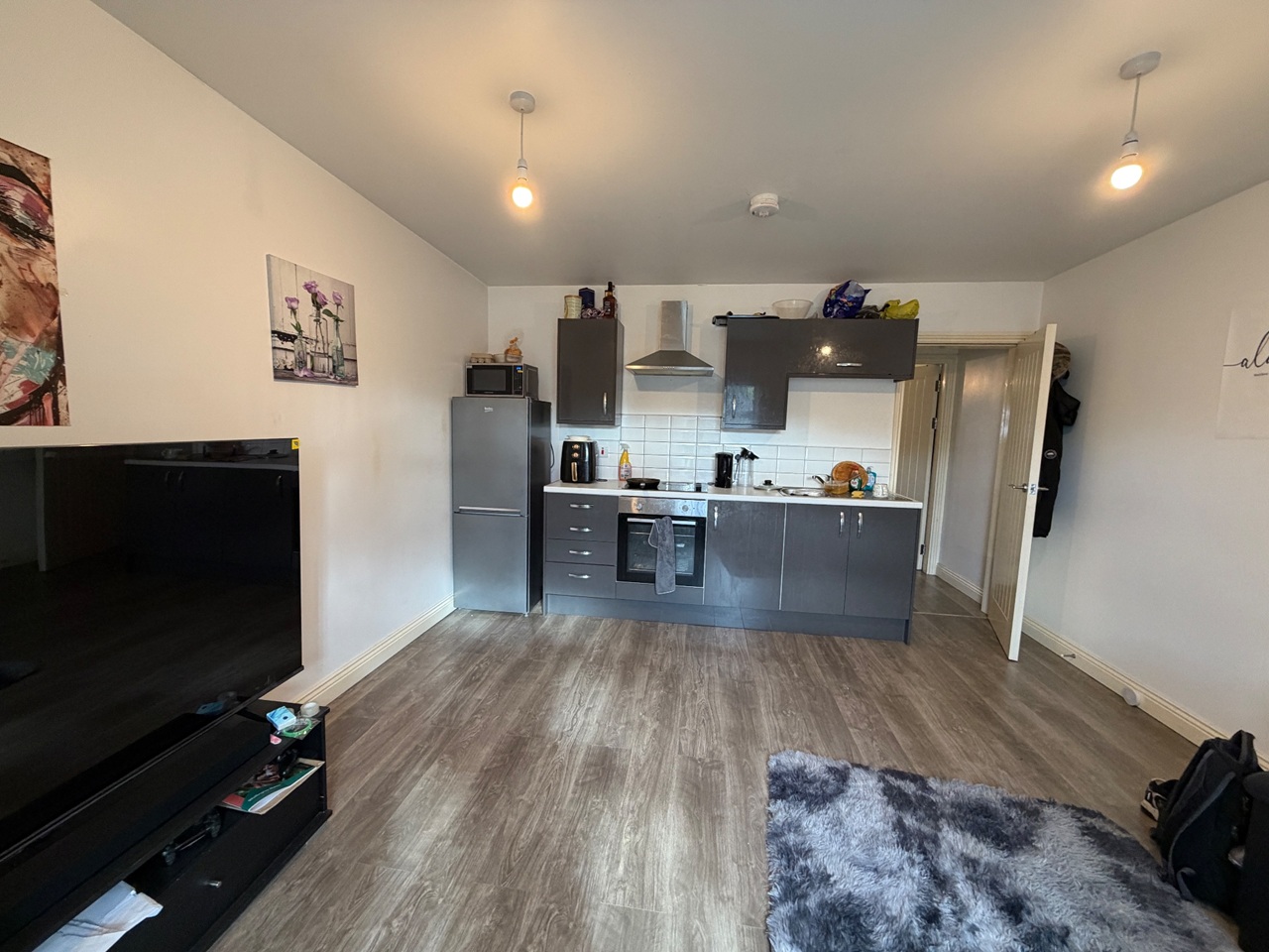 1 Bed Flat, Meanwood Road, LS7 photo 2