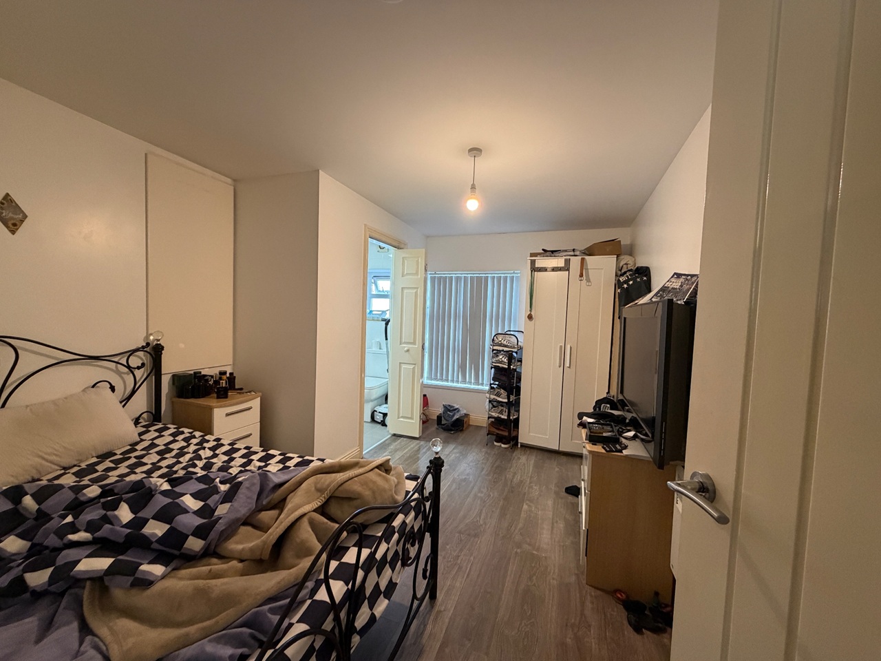 1 Bed Flat, Meanwood Road, LS7 photo 4