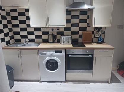 1 Bed Flat, Hall St, SK1