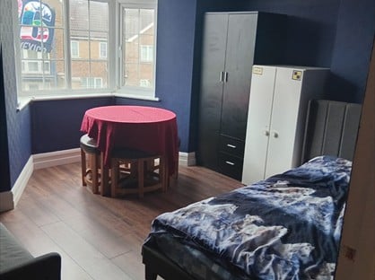 1 bed flat/apartment for rent in Studio Flat, Victoria Road, N9