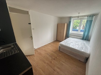 1 bed flat/apartment for rent in Studio Flat, Pixton, NW9
