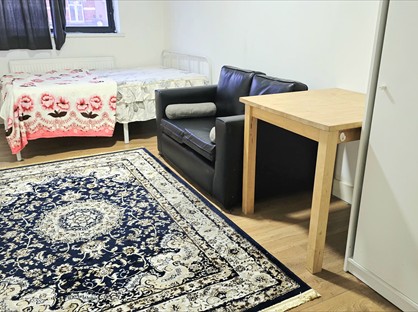 Room in a Shared House, Barking Road, E6