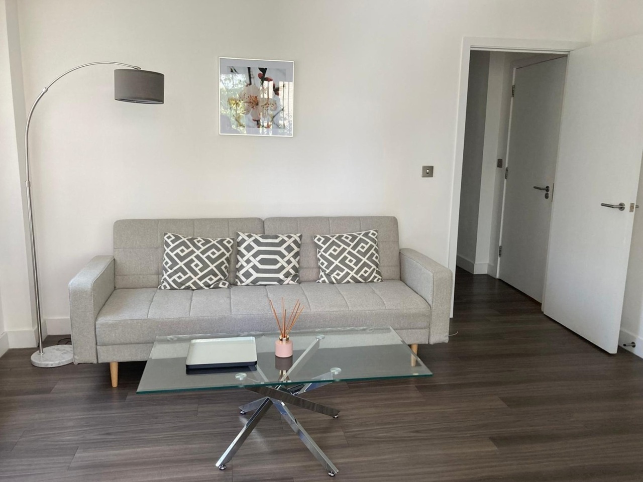1 Bed Flat, Mill Park, CB1 photo 2