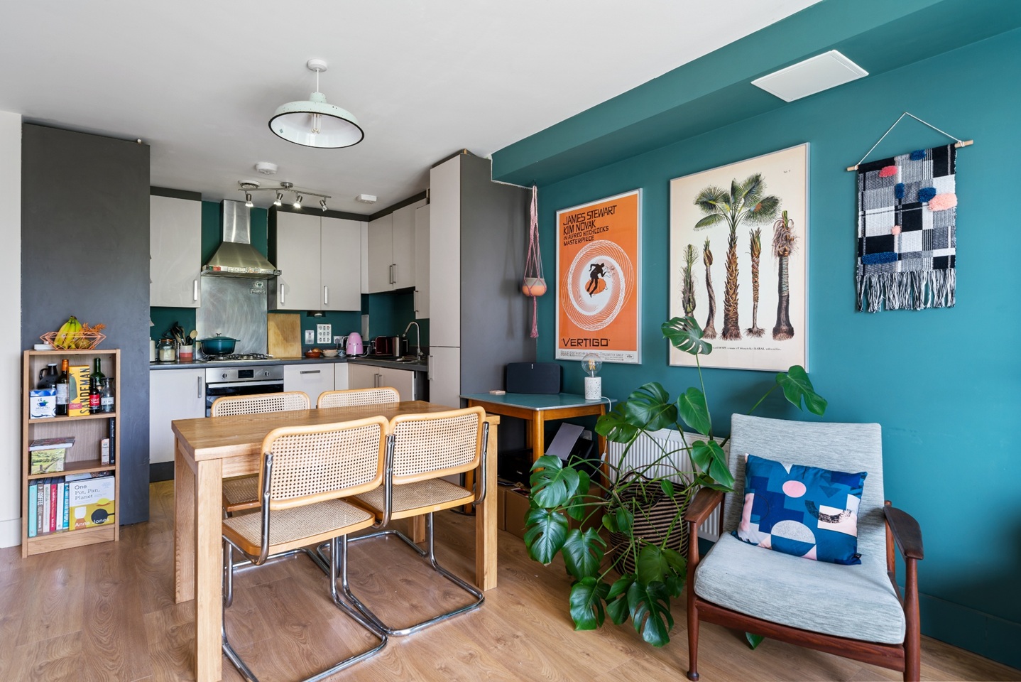 2 Bed Flat, Hollyfield, N4 photo 3