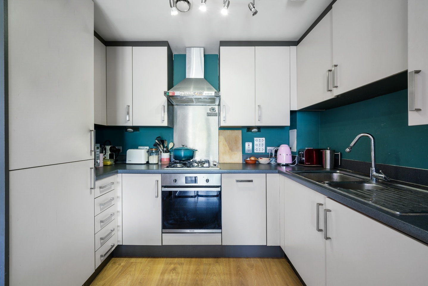 2 Bed Flat, Hollyfield, N4 photo 4