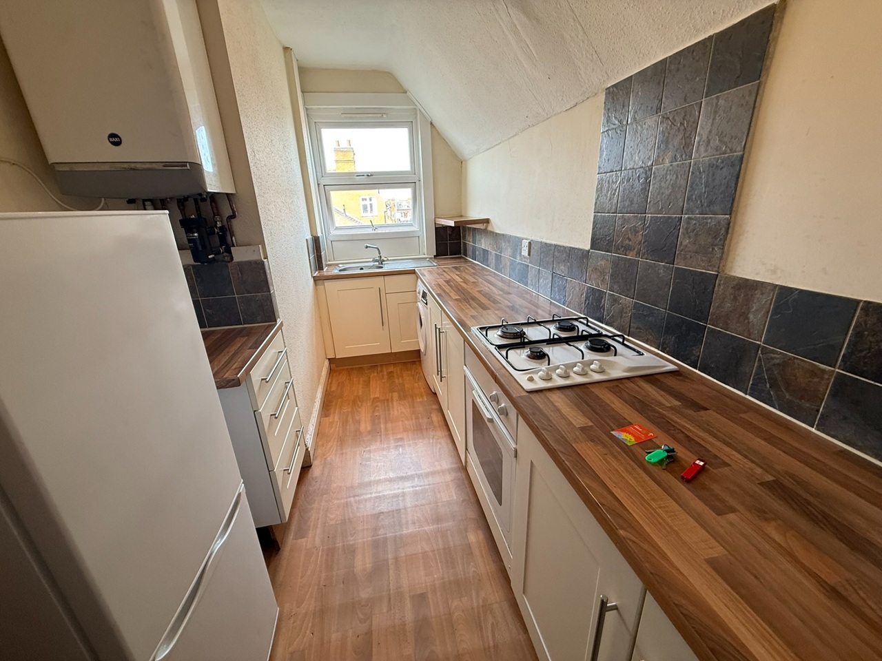 2 Bed Flat, Evington, LE2 photo 3