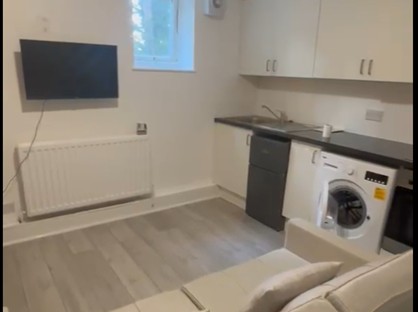 Studio Flat, Ruthin Close, LU1