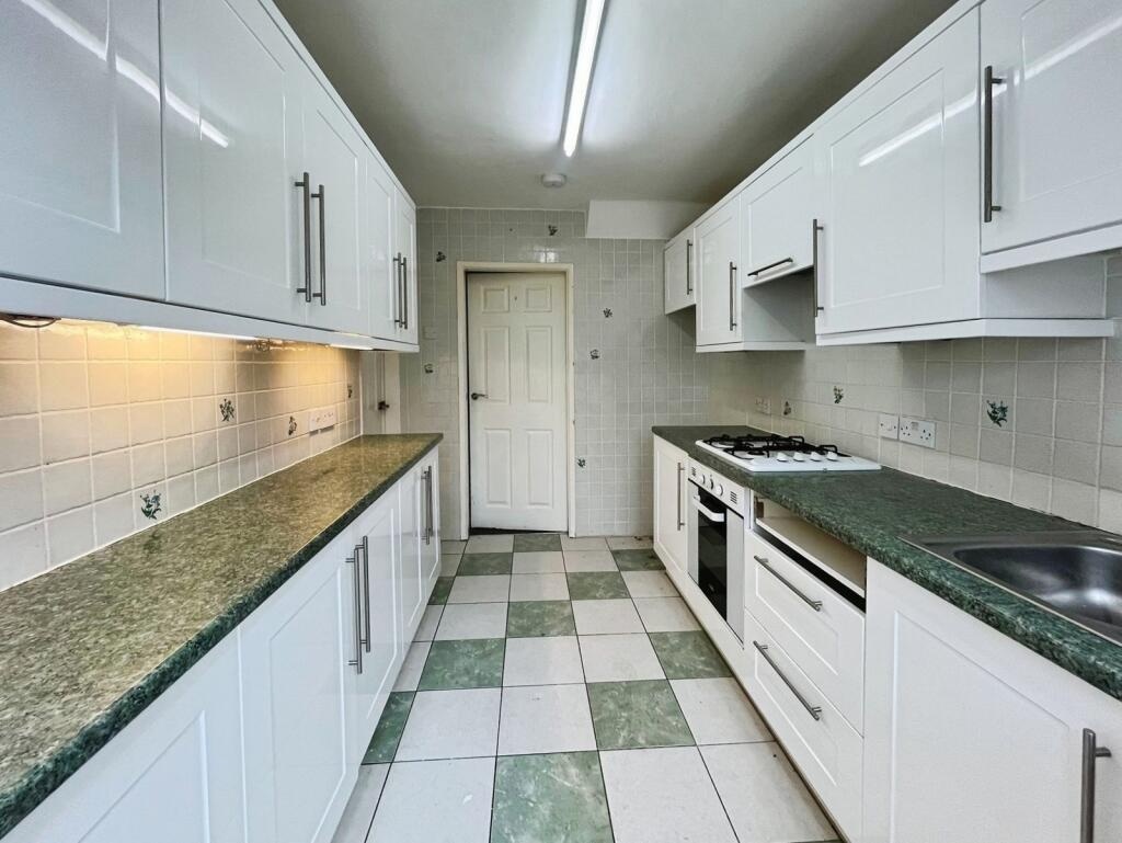 3 Bed Terraced House, Kimble Close, CV5 photo 4