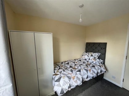 Room in a Shared House, Pine Walk, B31