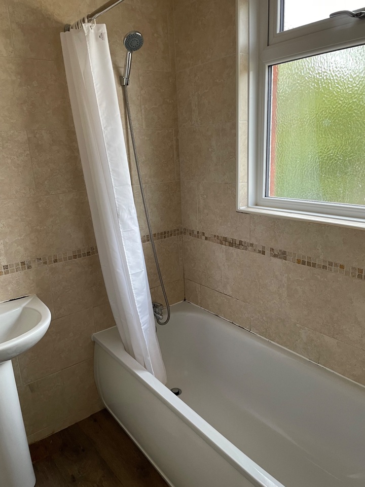 2 Bed Flat, St Annes Road, LS6 photo 4