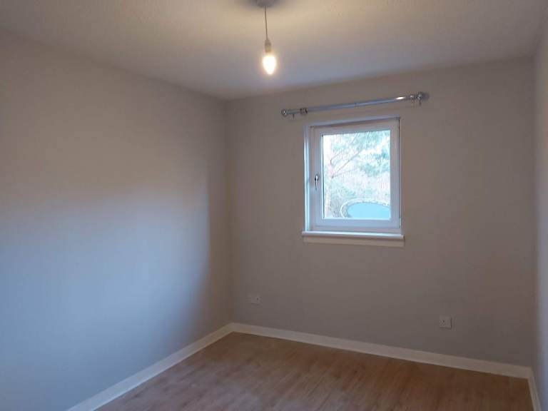 3 Bed Semi-Detached House, Vexhim Park, EH15