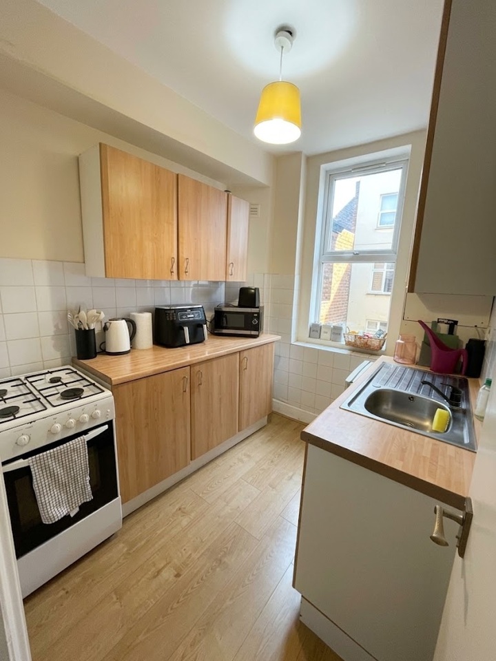 1 Bed Flat, Brighton Terrace, SW9 photo 3
