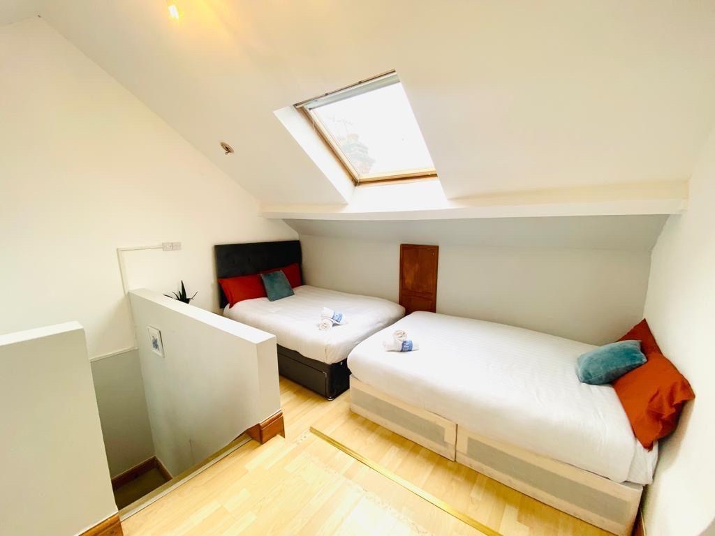 1 Bed Flat, Commercial Road, E1 photo 5