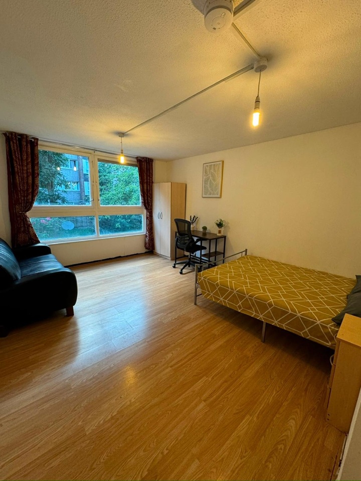 Room in a Shared House, St Matthew's Row, E2