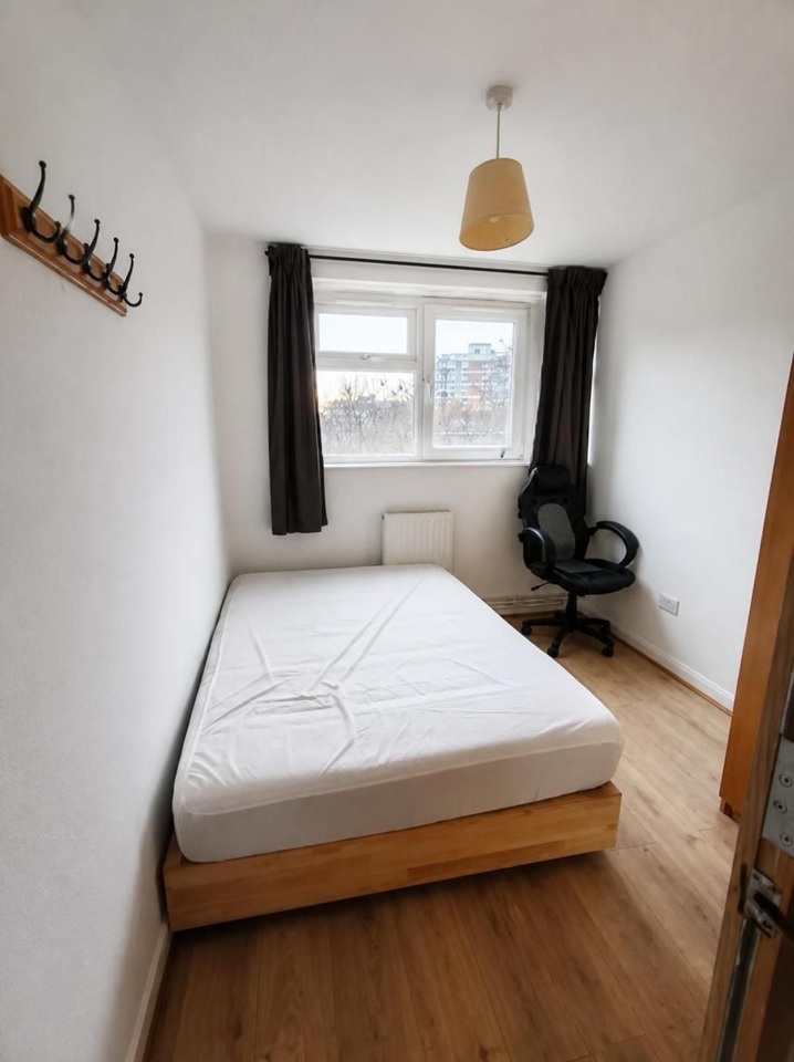 Room in a Shared House, Avonmore Road, W14