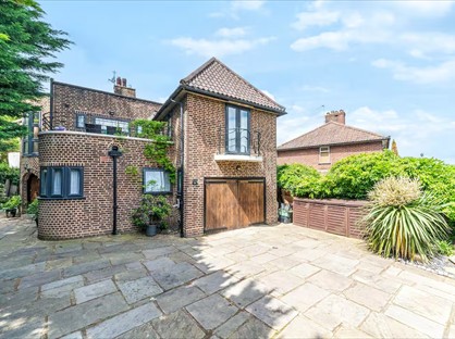 5 Bed Detached House, Framlingham Crescent, SE9