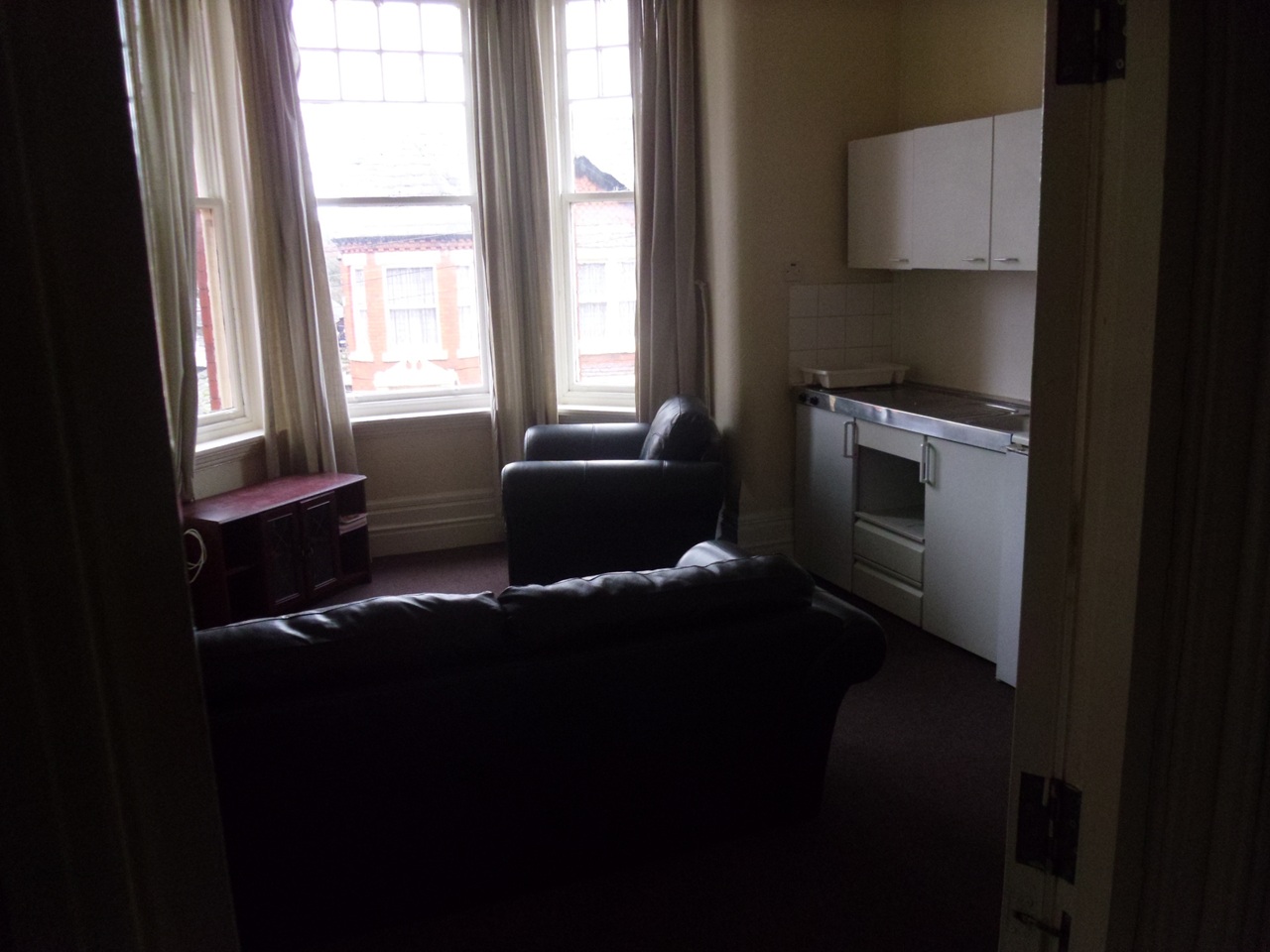 1 Bed Flat, Ullet Road, L17 photo 3