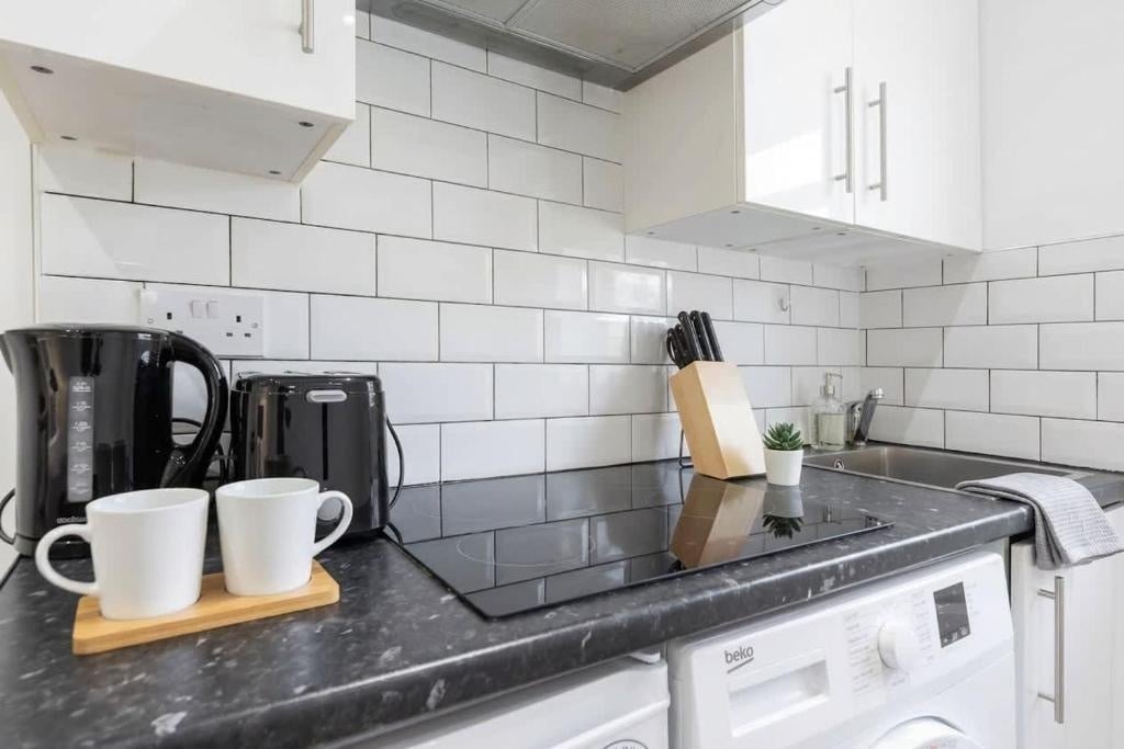 Studio Flat, Academy Buildings, N1 photo 2