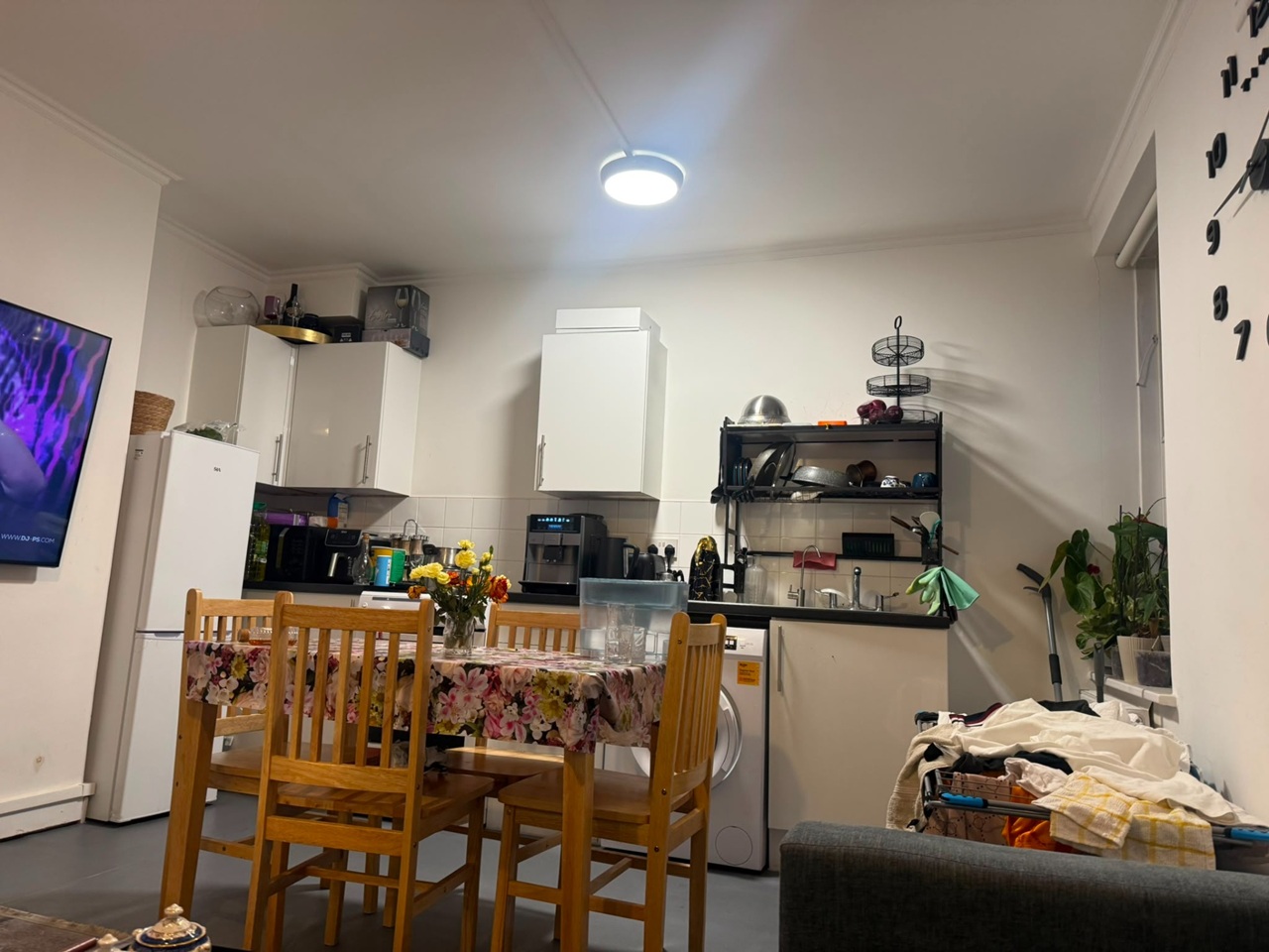 Room in a Shared Flat, Gatliff Road, SW1W