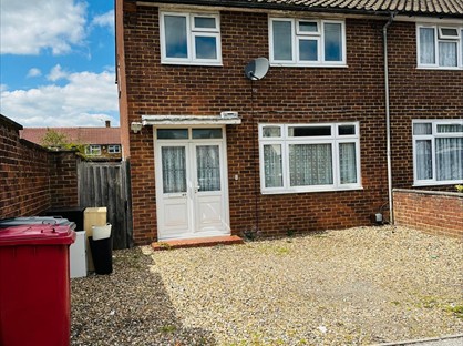 3 Bed Semi-Detached House, Calbroke Road, SL2