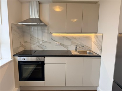 Studio Flat, Ballards Lane, N3