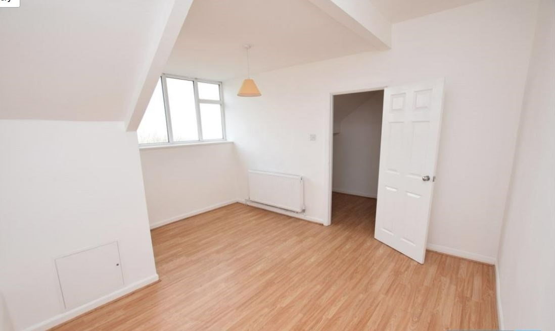 2 Bed Terraced House, Barton Place, LS11 photo 4