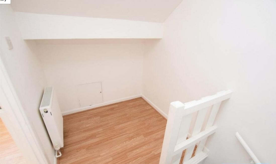 2 Bed Terraced House, Barton Place, LS11 photo 5