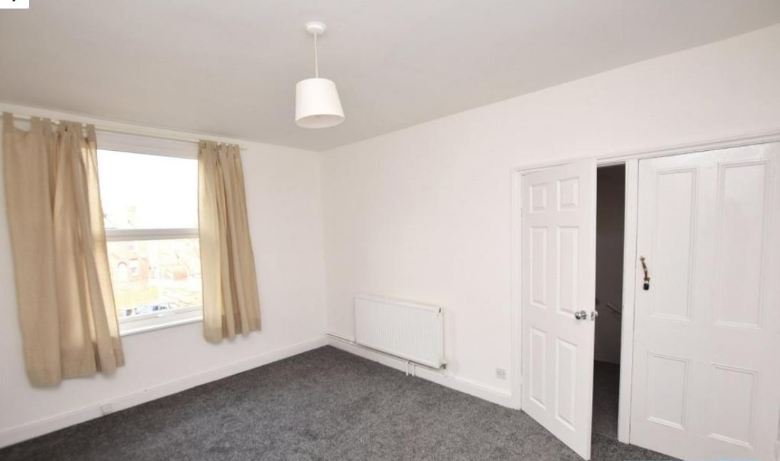 2 Bed Terraced House, Barton Place, LS11 photo 3