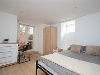 10 Bed Semi-Detached House, Aubrey Road, M14