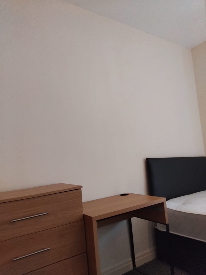 Room in a Shared House, Woodsley Road, LS3 photo 4