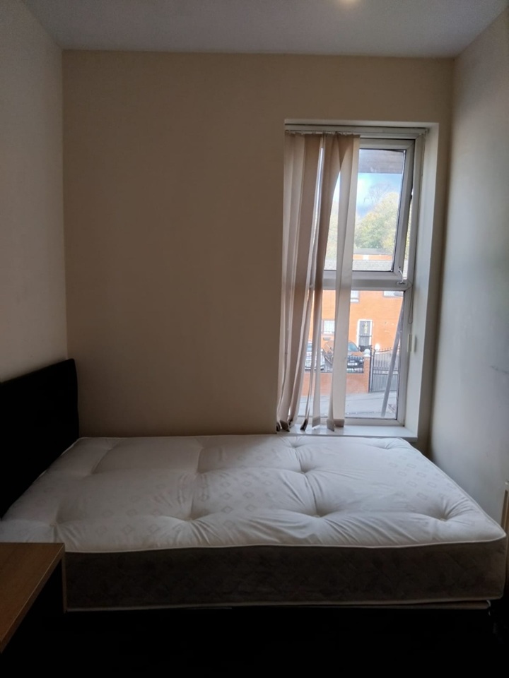 Room in a Shared House, Woodsley Road, LS3 photo 5