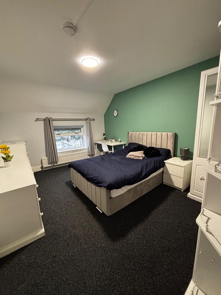 Room in a Shared House, Longley Lane, S5